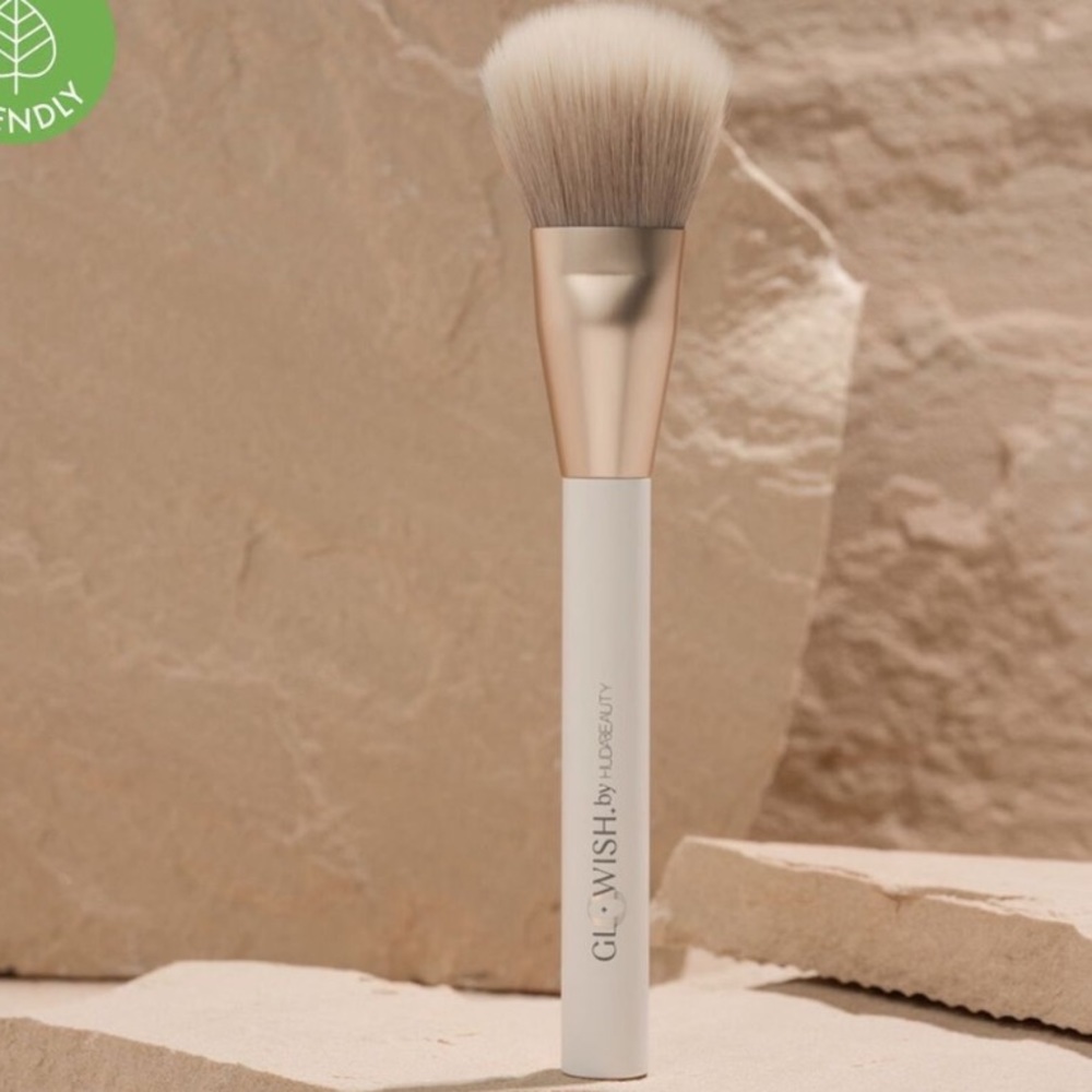 💎 Huda Beauty Glowish Face Bronze and Blush Completion Makeup Brush New